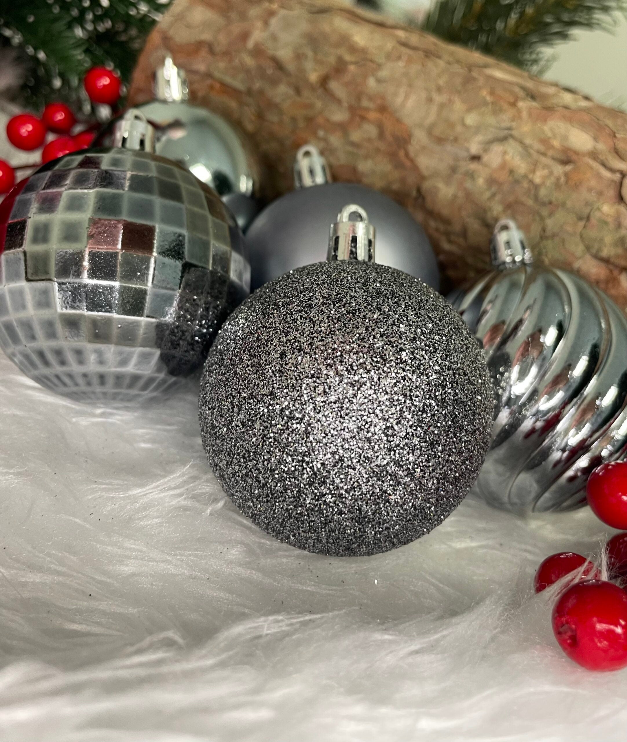 Set globuri de Craciun, 20 bucati, 5 modele, 6cm, argintiu