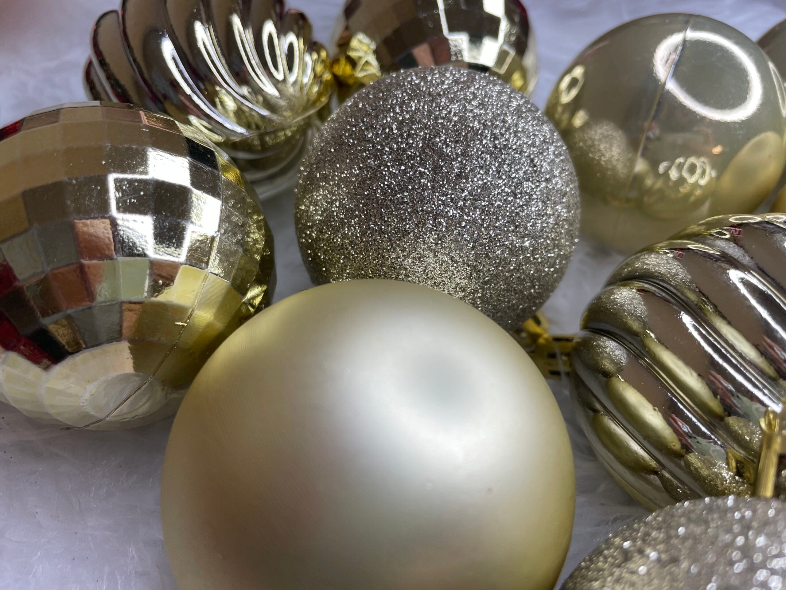 Set globuri de Craciun, 20 bucati, 5 modele, 6cm, auriu