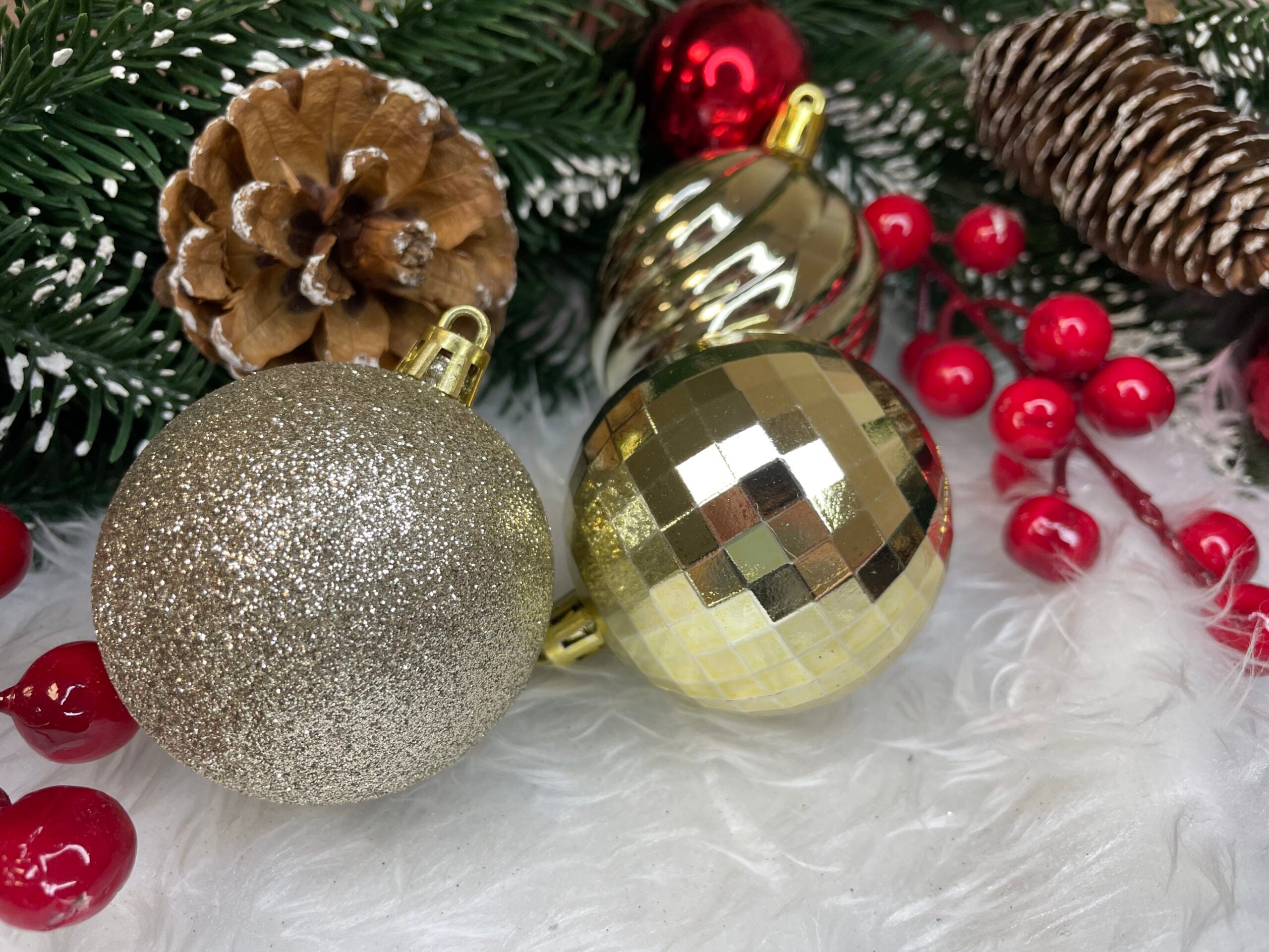 Set globuri de Craciun, 20 bucati, 5 modele, 6cm, auriu