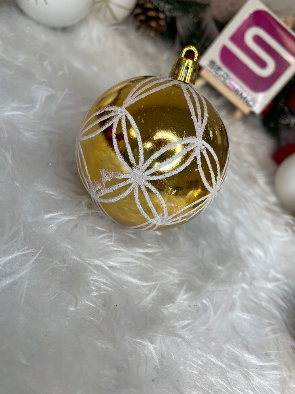 Set globuri de Craciun cu modele de sarbatori, 30 bucati, 5cm, alb auriu