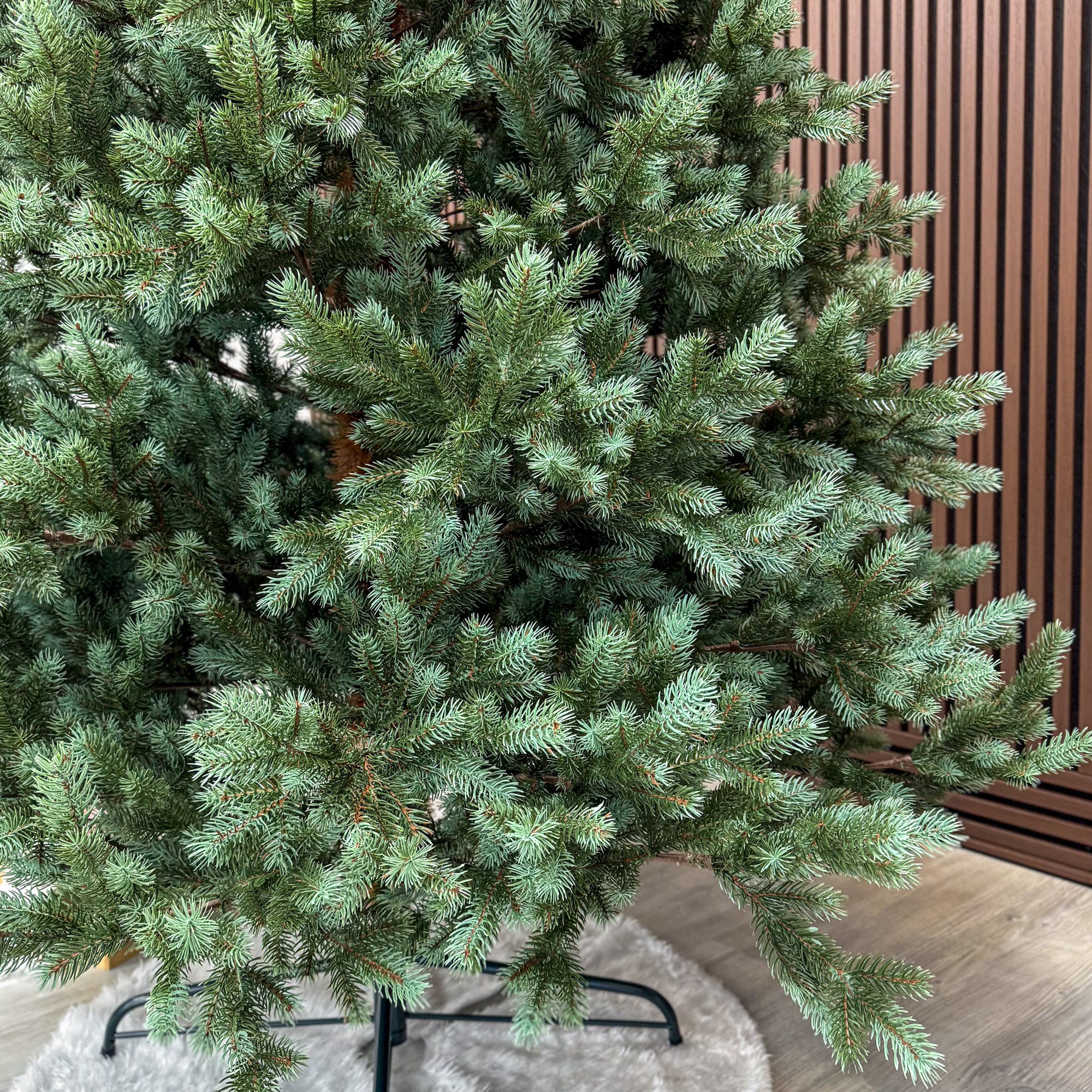 Brad artificial , Hollandia, verde cu varfuri argintii, integral 3D, 230 cm