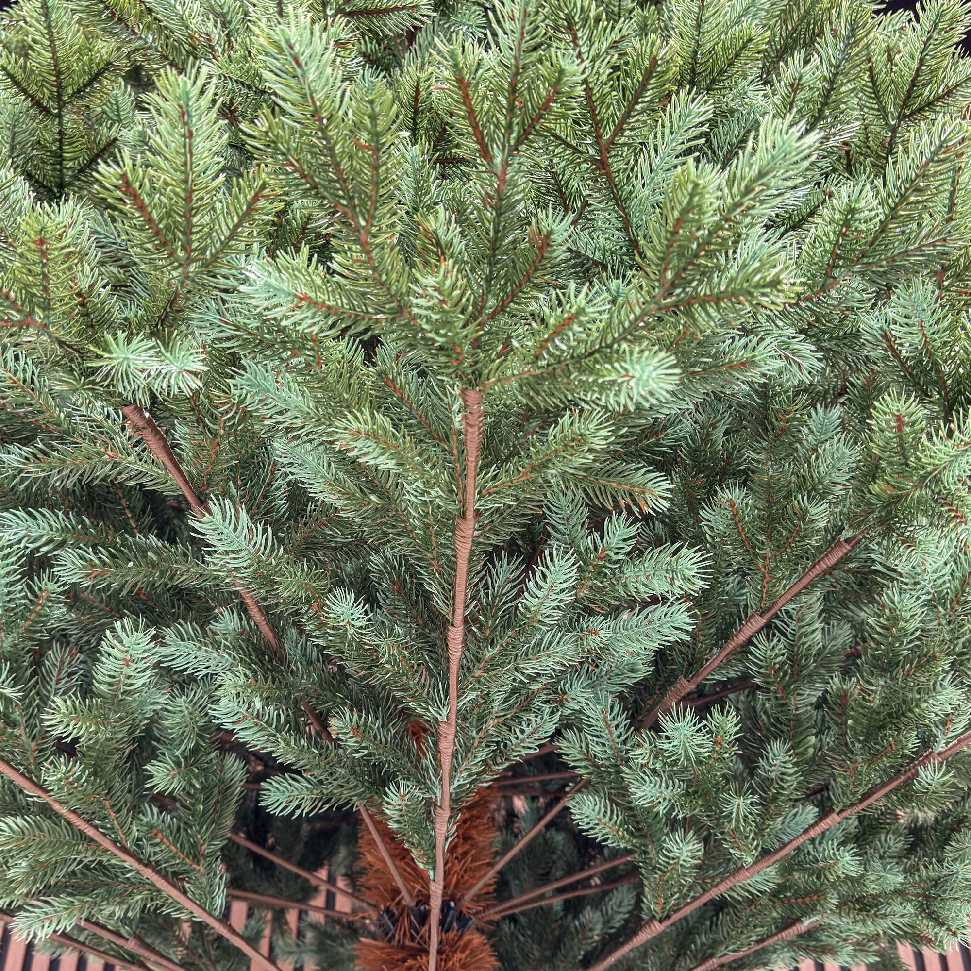 Brad artificial , Hollandia, verde cu varfuri argintii, integral 3D, 230 cm