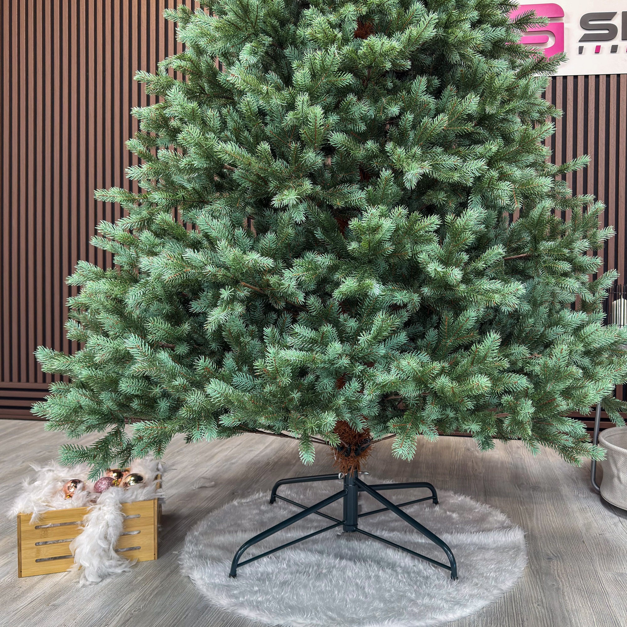 Brad artificial , Hollandia, verde cu varfuri argintii, integral 3D, 230 cm